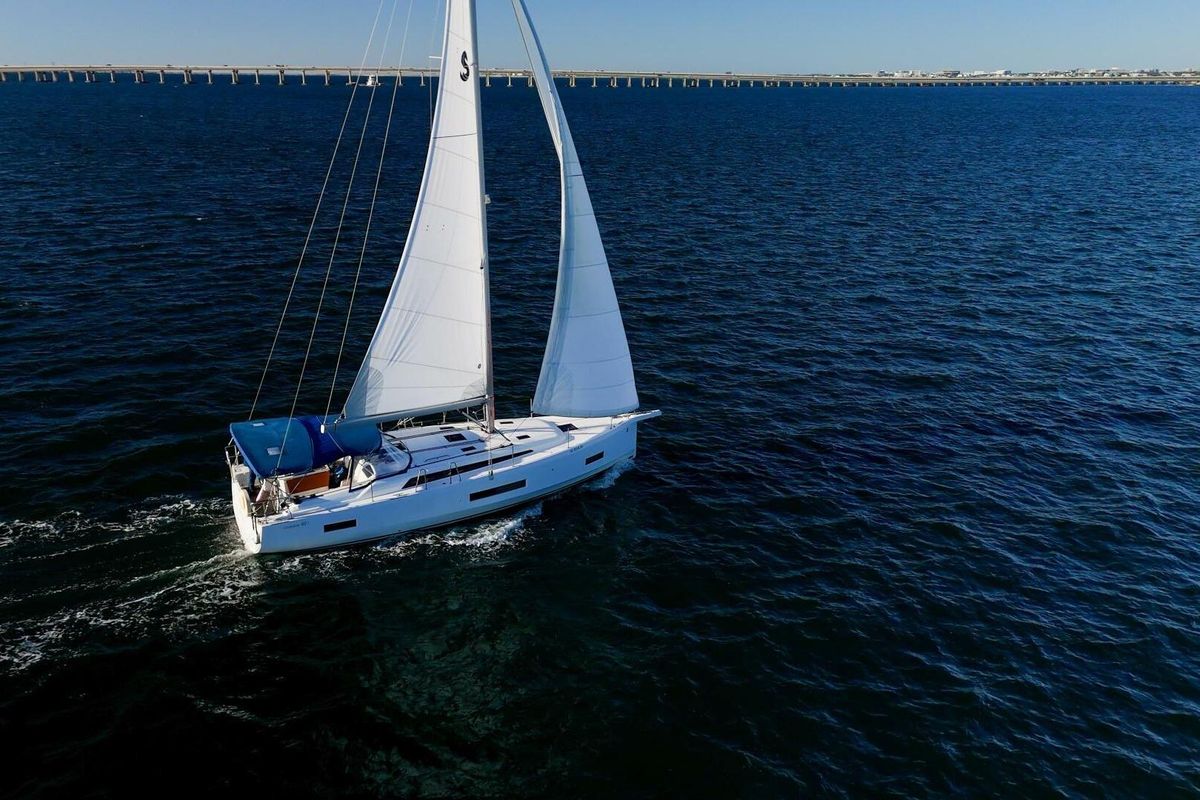 2022 Beneteau 42 