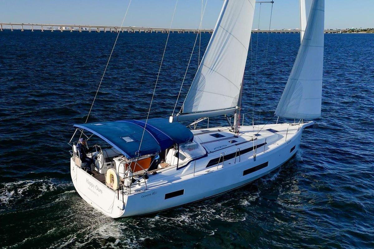 2022 Beneteau 42 