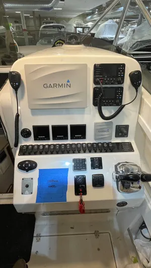 Blue Sky Yacht Photos Pics 2005 Contender 36 Fisharound helm with Garmin electronics and control panel.