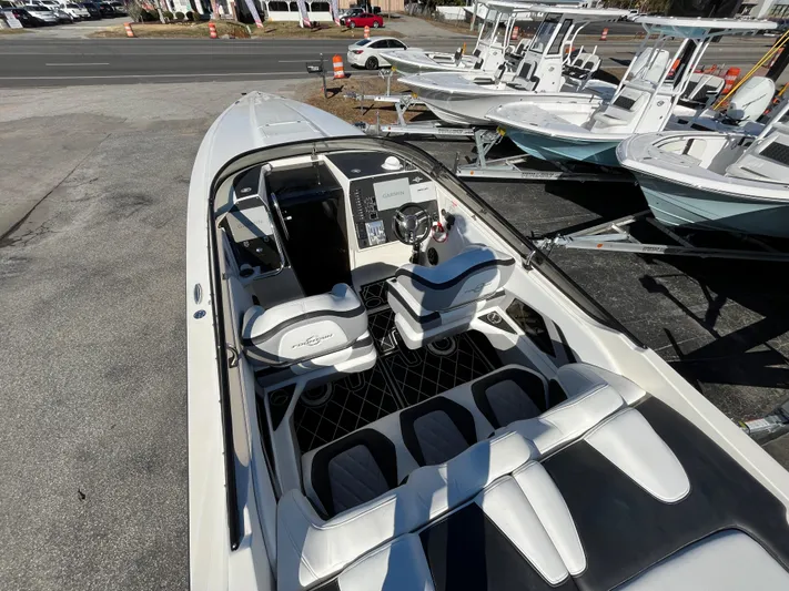  Yacht Photos Pics Interior view of a 2007 Fountain 35 Lightning speedboat.
