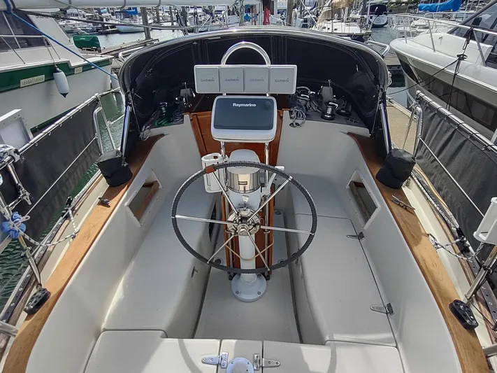 Wu Wei Yacht Photos Pics Cockpit of 1997 Pacific Seacraft 37 sailboat with steering wheel and navigation equipment.