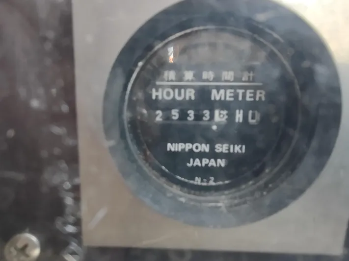 Wu Wei Yacht Photos Pics Hour meter reading 2533 hours on a 1997 Pacific Seacraft 37, Nippon Seiki Japan.