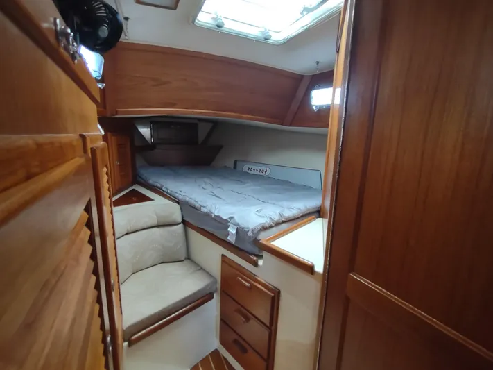 Wu Wei Yacht Photos Pics Interior of 1997 Pacific Seacraft 37 sailboat with cozy cabin and wooden furnishings.