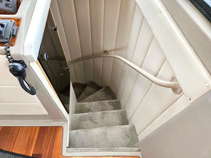  Yacht Photos Pics Staircase inside 2000 Bayliner 5288 Pilot House Motoryacht with carpeted steps and handrail.