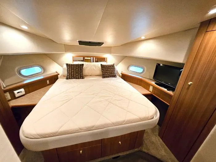 Yacht Photos Pics Luxurious bedroom in 2000 Bayliner 5288 Pilot House Motoryacht with cozy bed and ambient lighting.