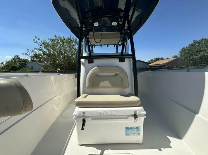  Yacht Photos Pics 2021 Sailfish 29 Center Console boat interior with Engel cooler seat.