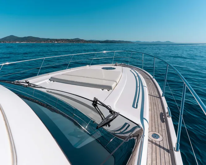  Yacht Photos Pics Luxury Princess V62 yacht cruising on open sea, 2011 model.