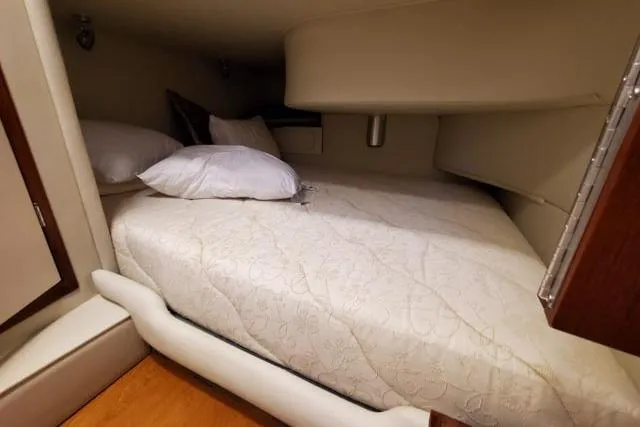 Basic Instinct Yacht Photos Pics 1995 Sea Ray 440 Express Bridge cabin with cozy bed and pillows.