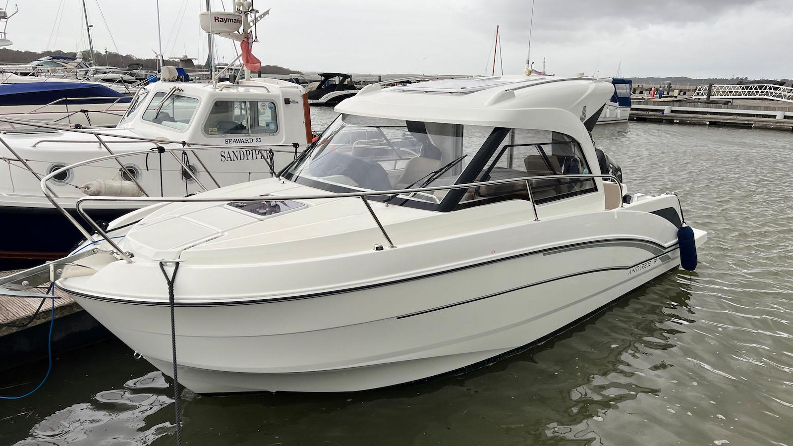 2019 Beneteau Antares 7 OB Pilothouse à vendre - YachtWorld