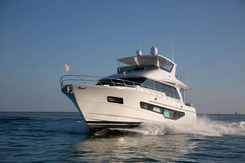 Absolutely Yacht Photos Pics CLB72 running