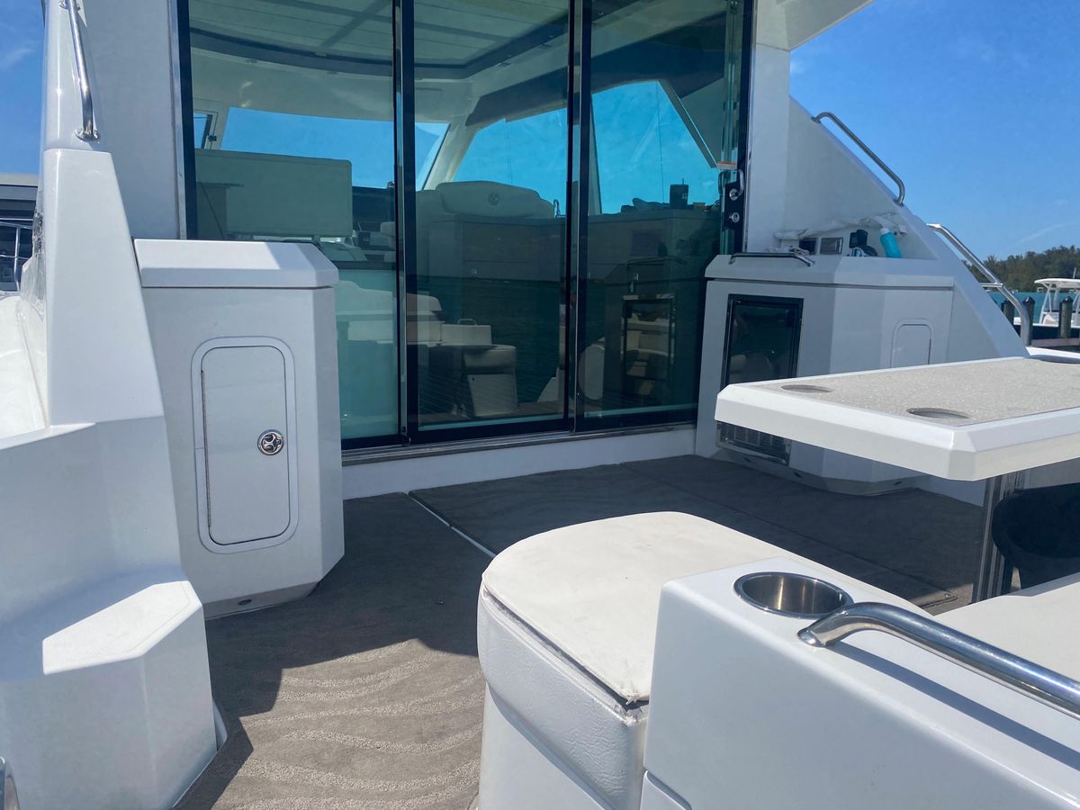 2012 Cruisers Yachts 48 