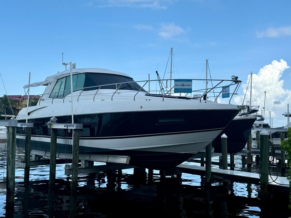 2012 Cruisers Yachts 48 