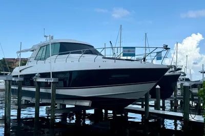 2012 Cruisers Yachts 48 Cantius