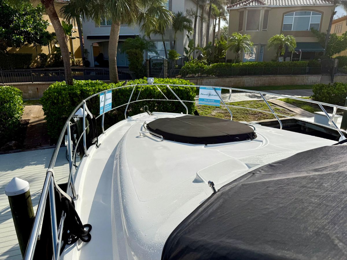 2012 Cruisers Yachts 48 