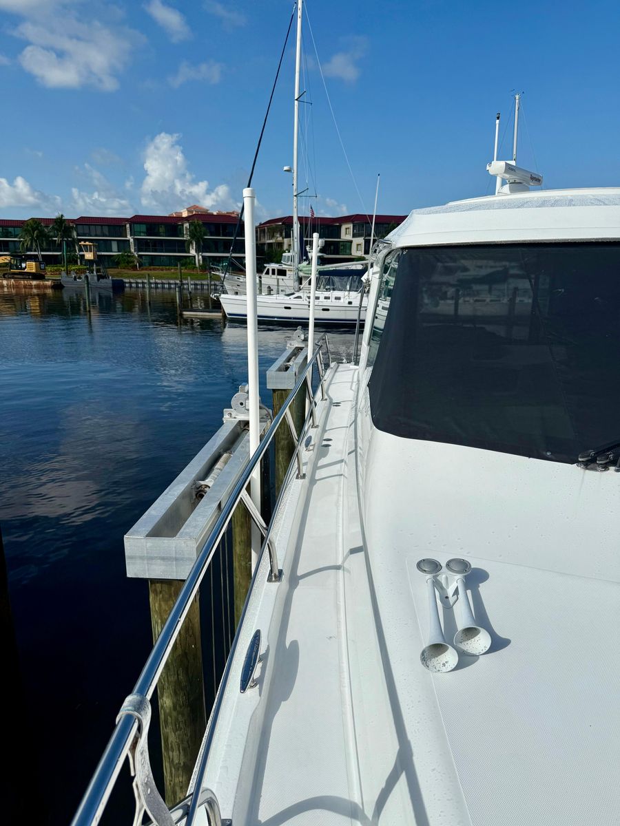 2012 Cruisers Yachts 48 