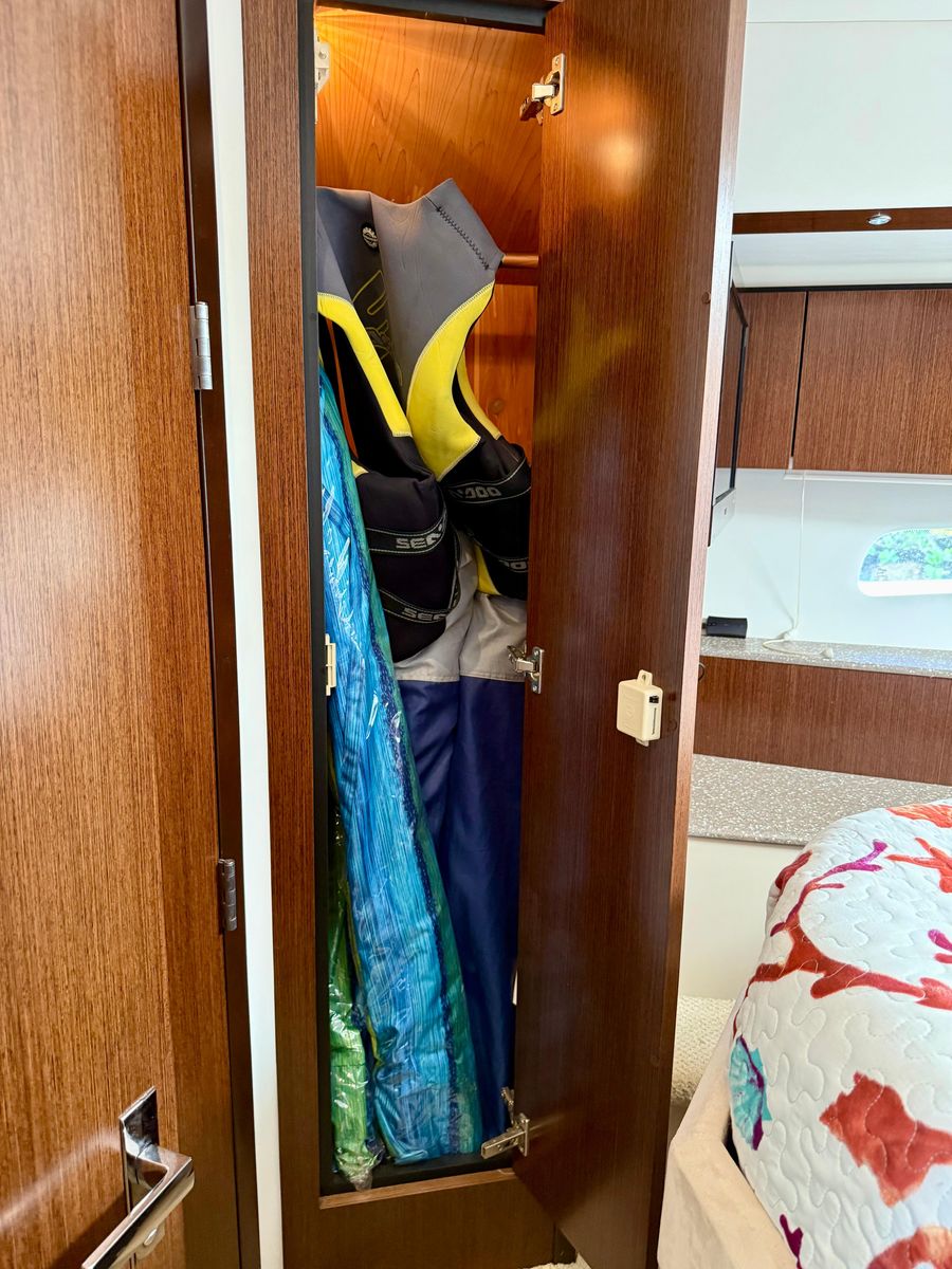 2012 Cruisers Yachts 48 