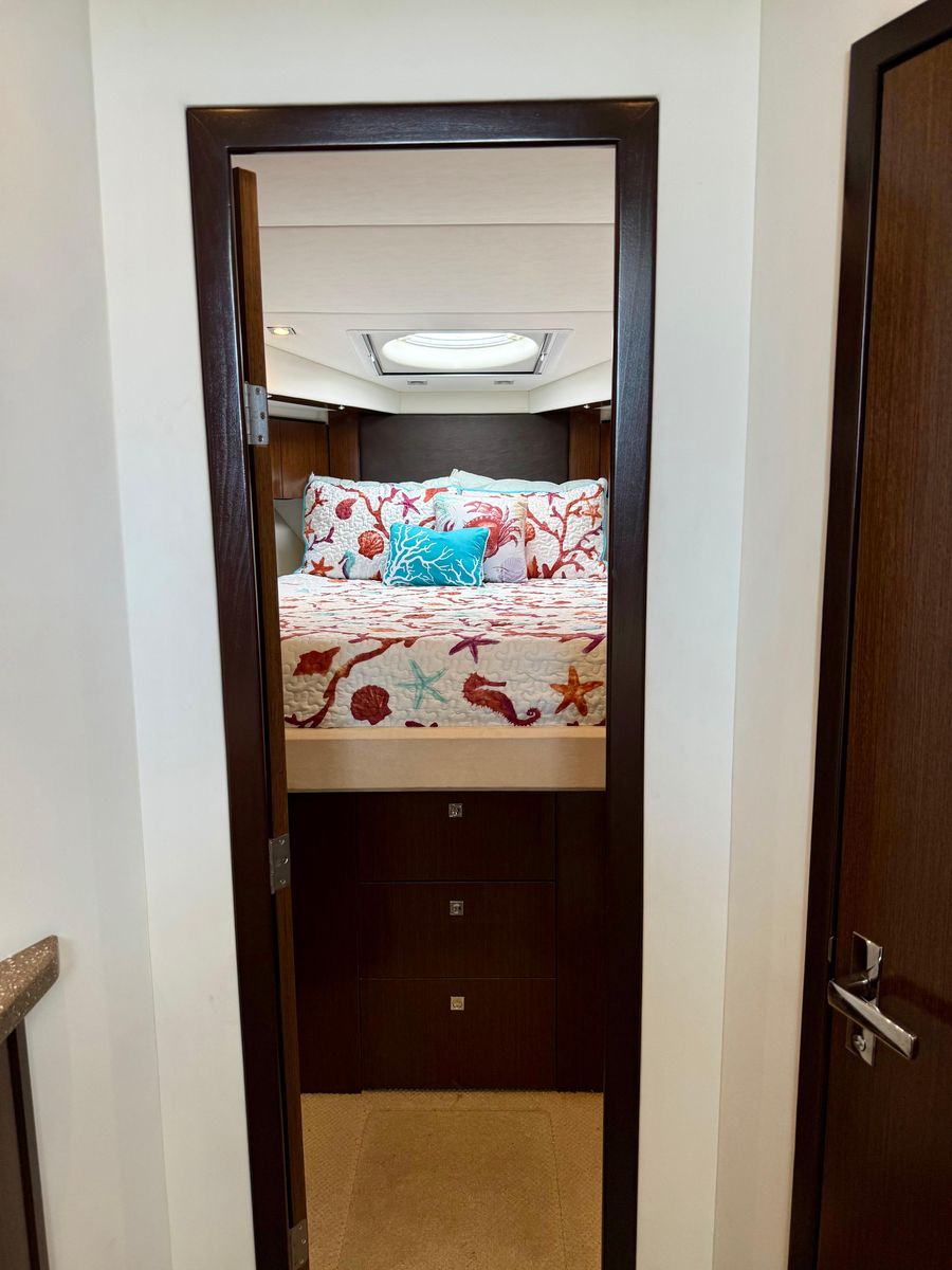 2012 Cruisers Yachts 48 