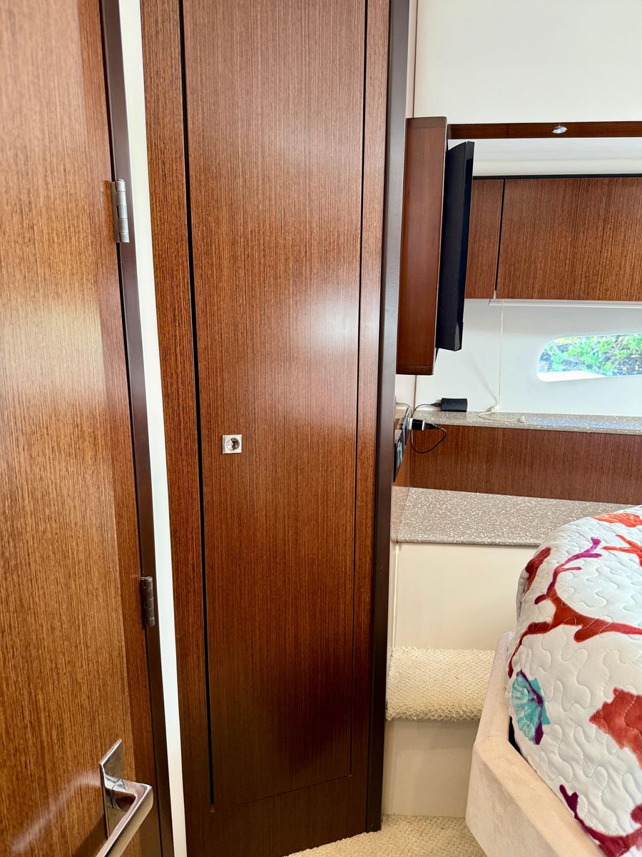 2012 Cruisers Yachts 48 