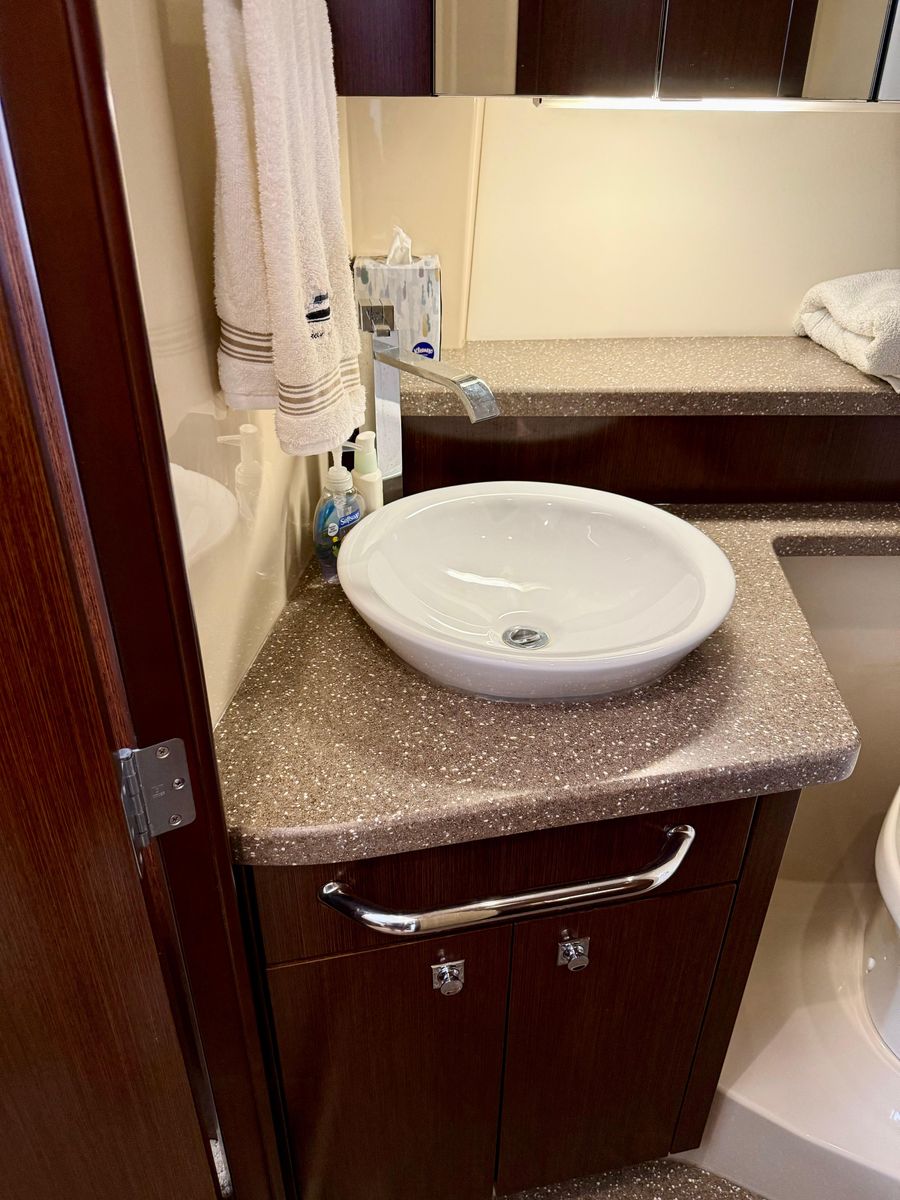 2012 Cruisers Yachts 48 