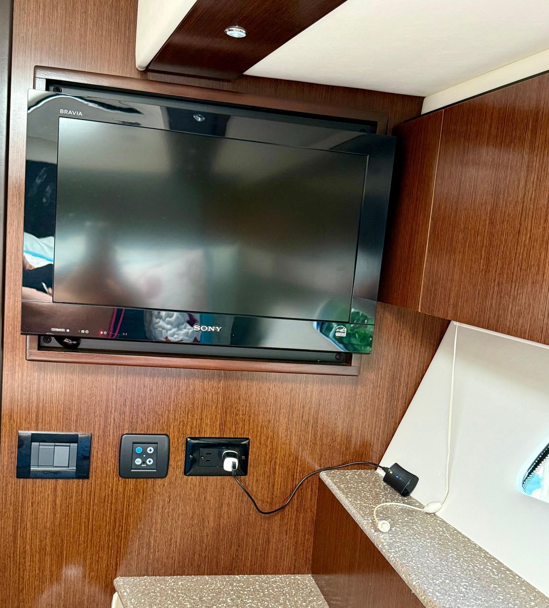 2012 Cruisers Yachts 48 
