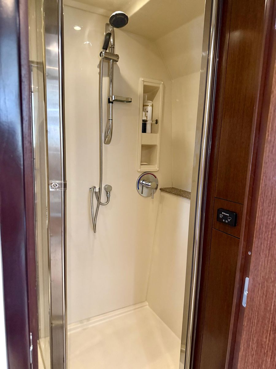 2012 Cruisers Yachts 48 