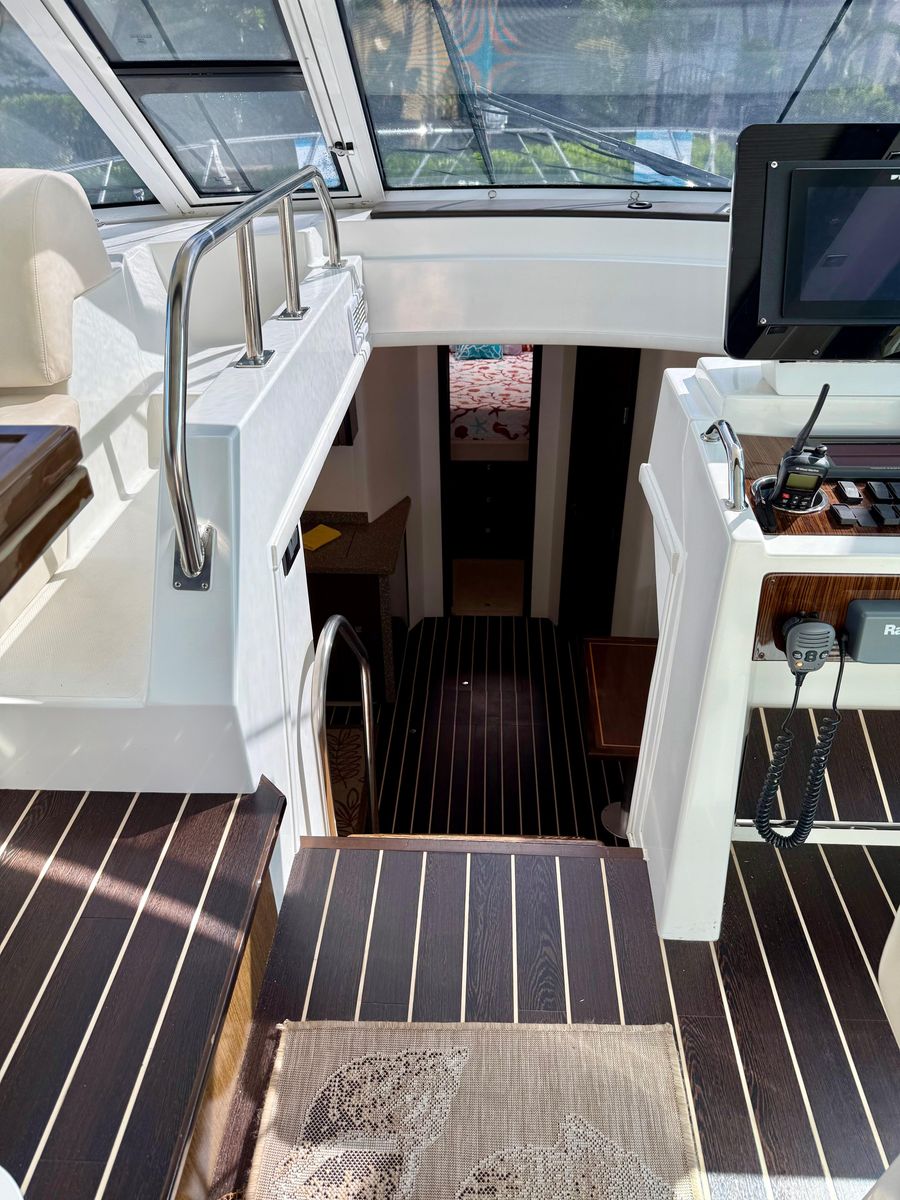 2012 Cruisers Yachts 48 