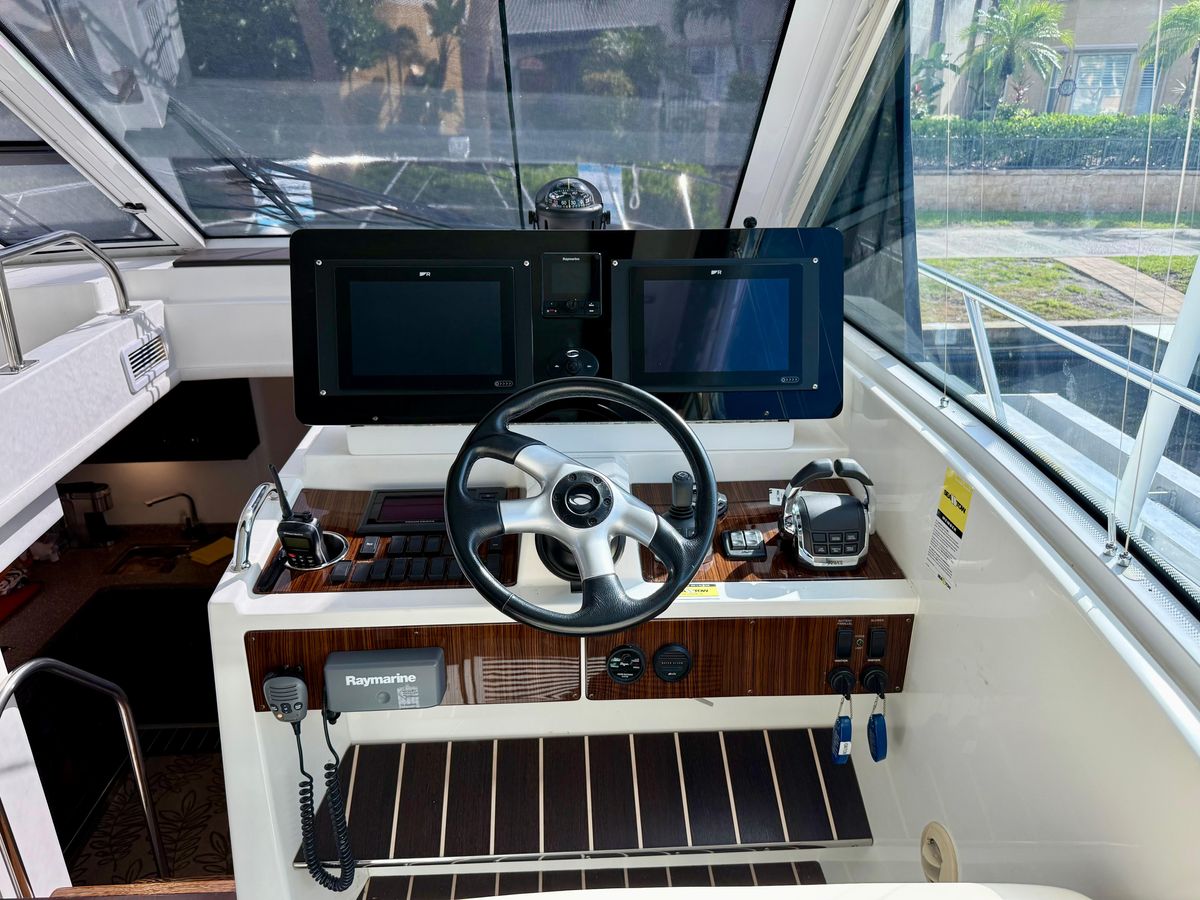2012 Cruisers Yachts 48 