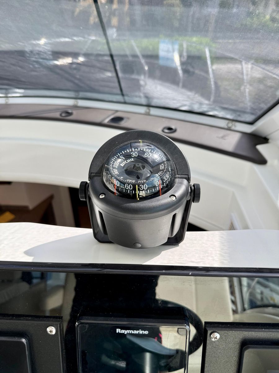 2012 Cruisers Yachts 48 