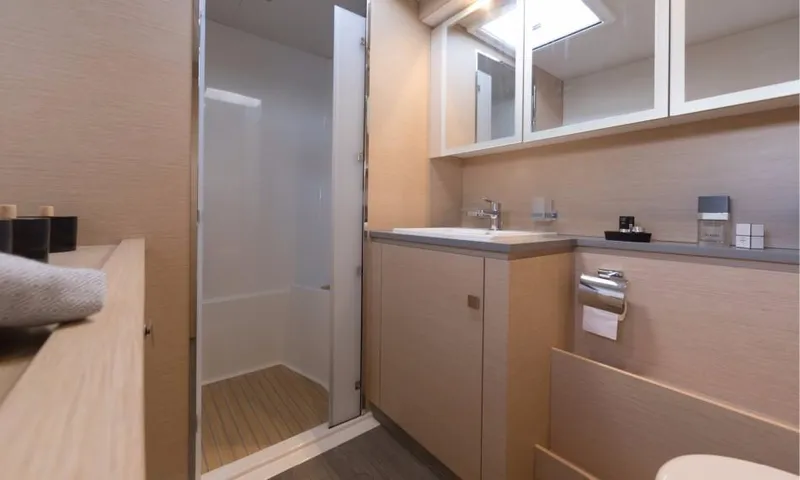  Yacht Photos Pics Manufacturer Provided Image