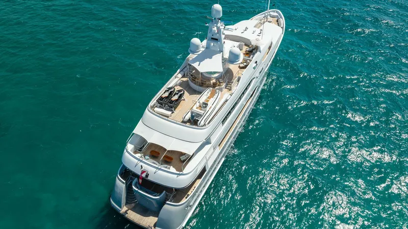 Amanti Yacht Photos Pics 