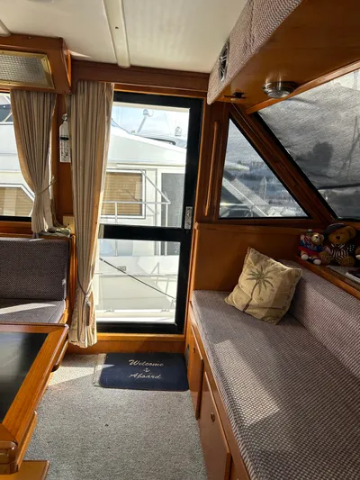 Broker Of Venice Yacht Photos Pics 1988 Sea Ranger aft cabin interior with cozy seating and nautical decor.