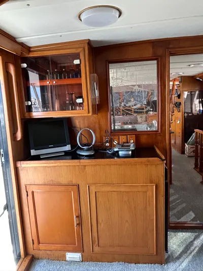 Broker Of Venice Yacht Photos Pics 1988 Sea Ranger aft cabin interior with wooden cabinetry and electronics.
