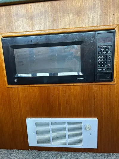 Broker Of Venice Yacht Photos Pics 1988 Sea Ranger aft cabin with built-in microwave and vent on wooden panel.