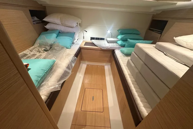  Yacht Photos Pics Interior cabin of 2021 Pardo Yachts 43 with twin beds and turquoise cushions.