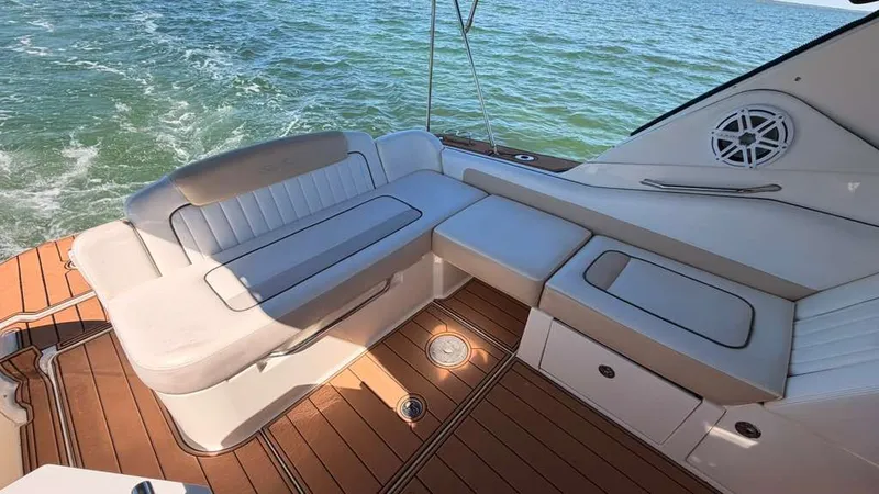  Yacht Photos Pics Interior of a 2010 Sea Ray Sundancer 310 yacht with seating area.