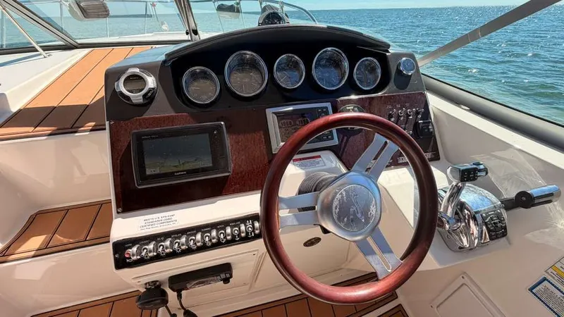  Yacht Photos Pics Sea Ray Sundancer 310 helm, 2010 model, featuring wooden steering wheel.
