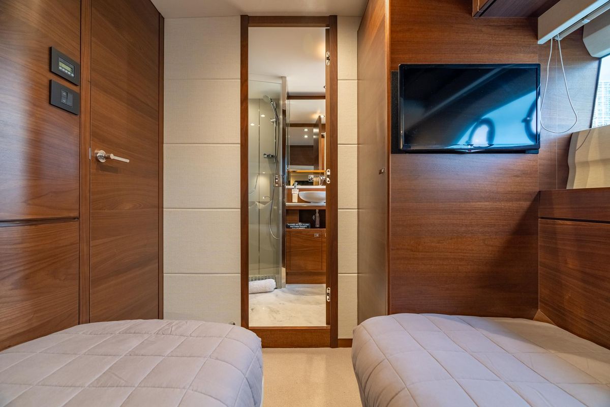 2019 Princess 70 