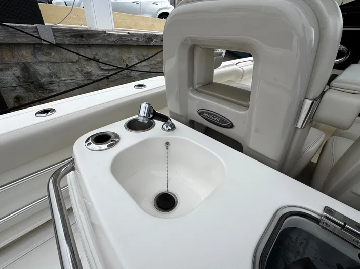  Yacht Photos Pics Boston Whaler 280 Outrage 2020 boat interior with sink and seating area.