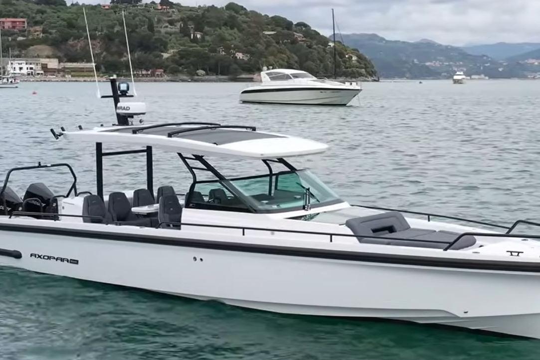 2022 Axopar 37 Sun-Top