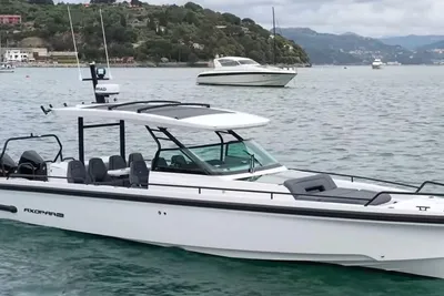 2022 Axopar 37 Sun-Top