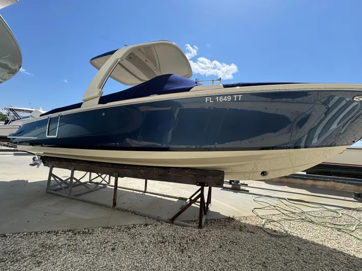  Yacht Photos Pics 2023 Chris-Craft Launch 28 GT boat on display, blue hull, sunny day.