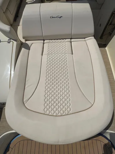  Yacht Photos Pics 2023 Chris-Craft Launch 28 GT boat seat with elegant beige upholstery.