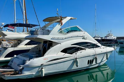 2007 Cruisers Yachts 447 Sport Sedan