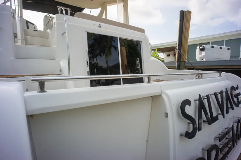  Yacht Photos Pics 2007 Meridian 459 Motoryacht with white exterior and visible deck area.