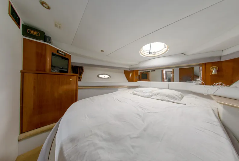  Yacht Photos Pics Luxurious cabin interior of 2007 Meridian 459 Motoryacht with cozy bed and wooden furnishings.