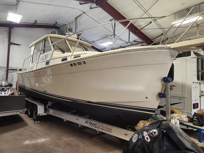  Yacht Photos Pics 2010 Mainship Pilot 31 boat on trailer in indoor storage facility.