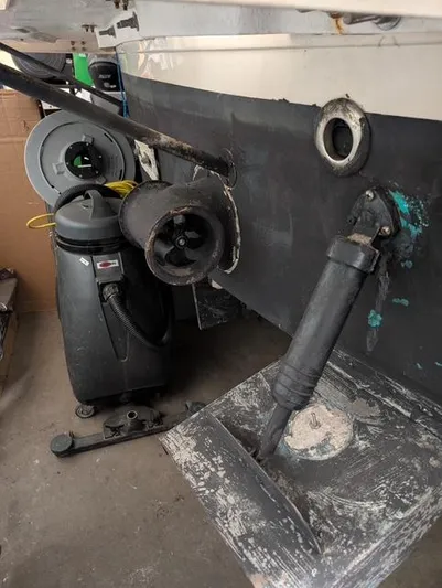  Yacht Photos Pics 2010 Mainship Pilot 31 boat maintenance area with equipment and tools.