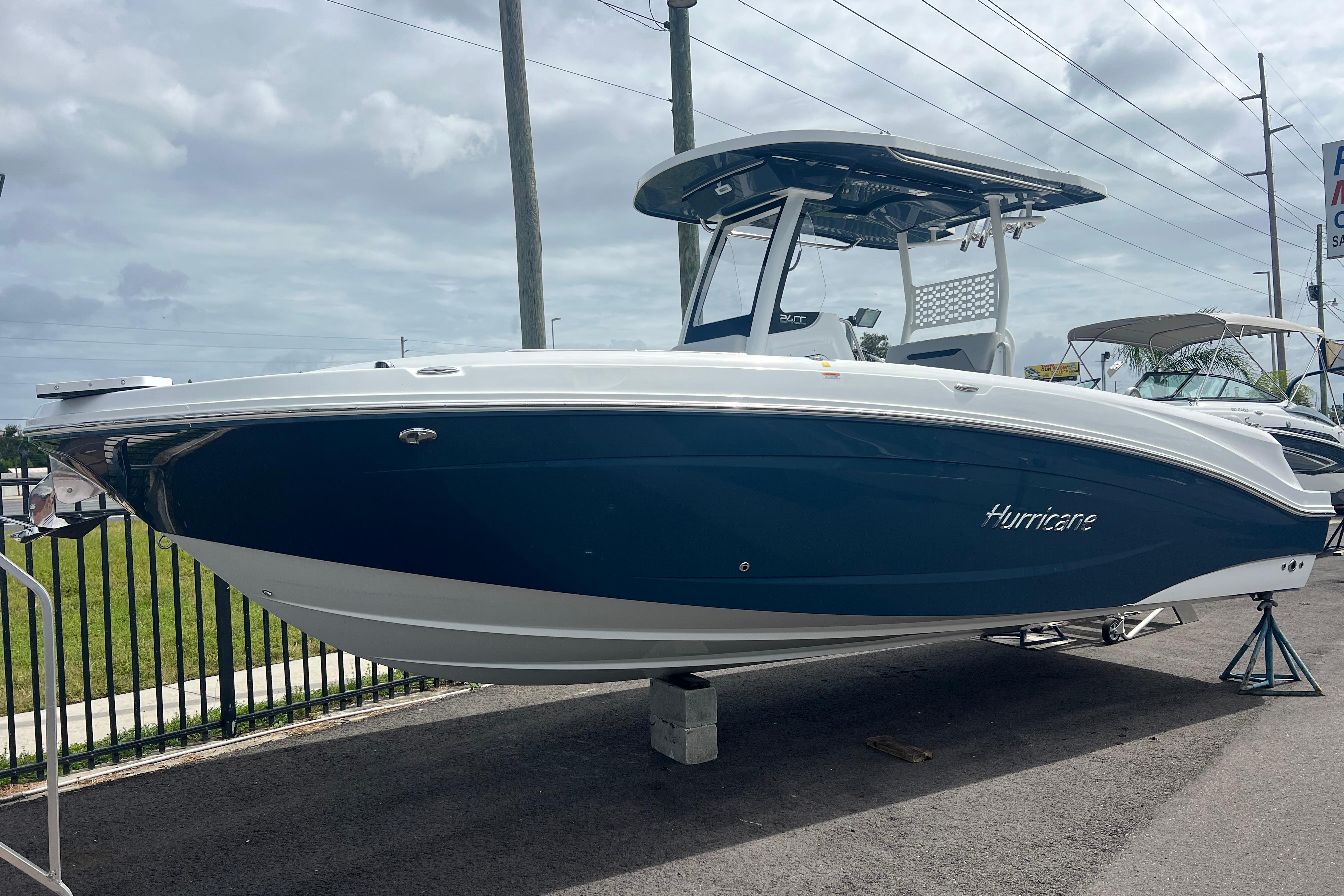 Hurricane Center Console 24 OB