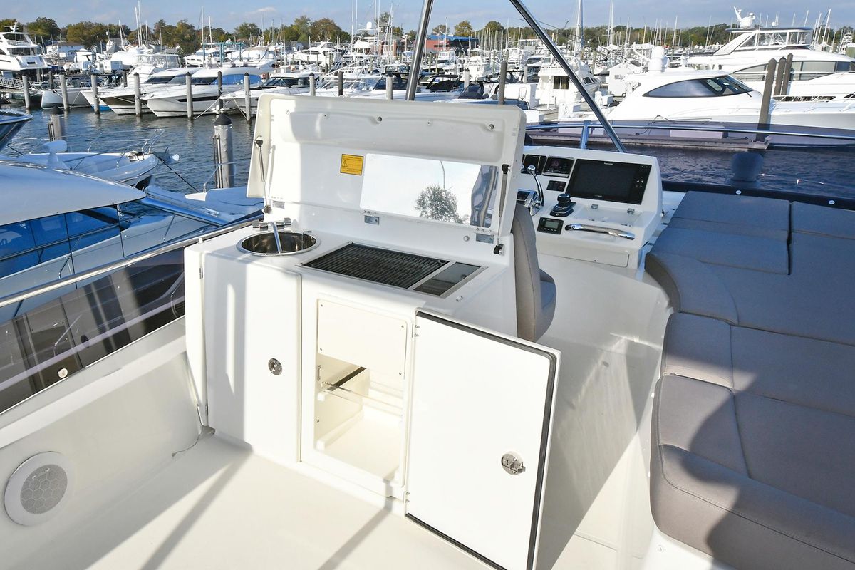 2018 Prestige 56 
