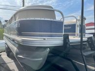 2013 Sun Tracker Party Barge 24 DLX
